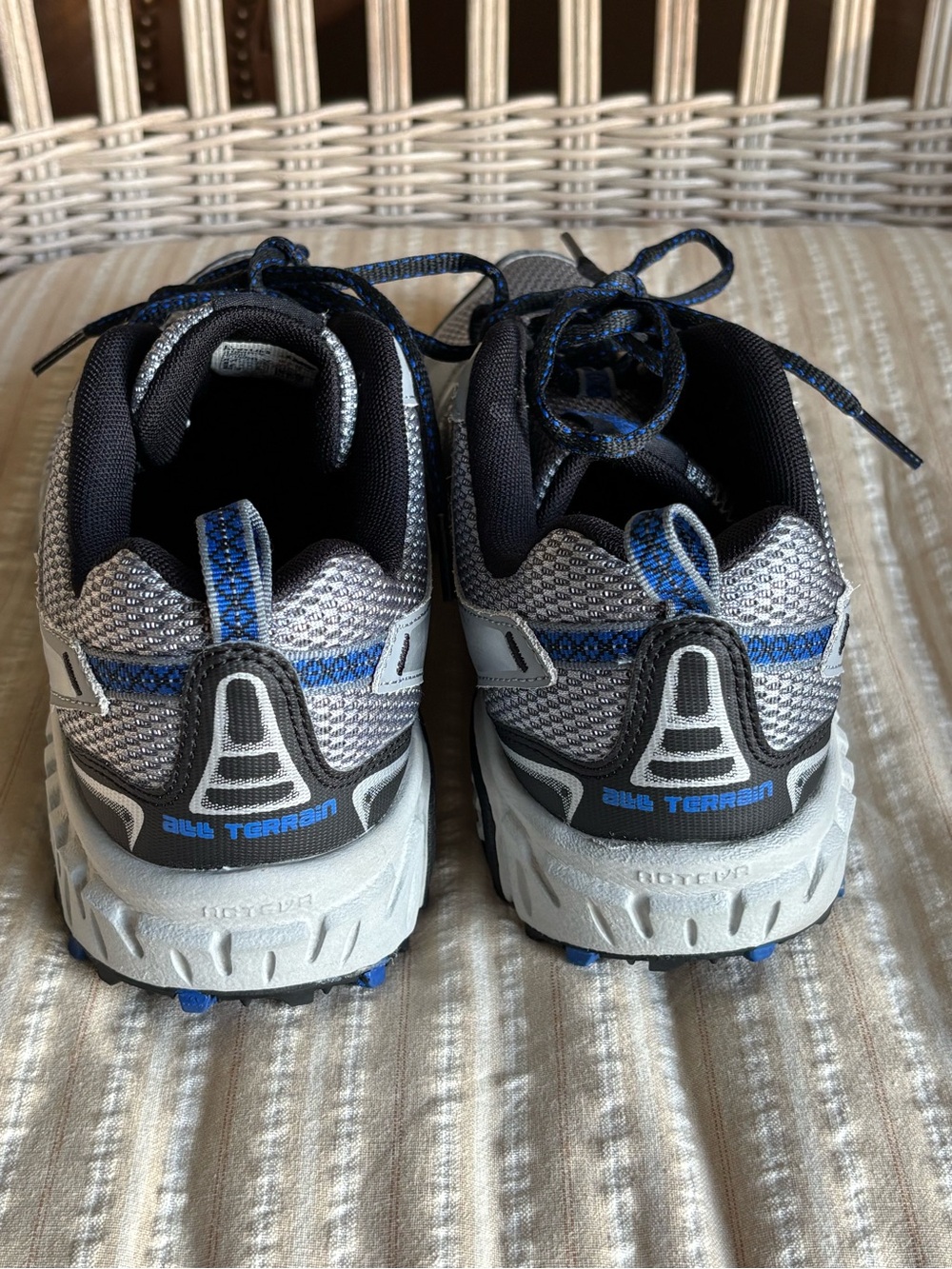 New Balance Trail Running Shoes Gray Blue Mens 8.5 MTE412K3 Hiking Athletic - Picture 9 of 9